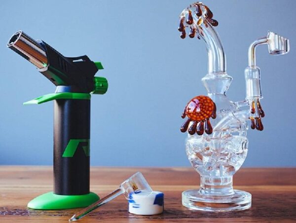 Difference Between a Dab Rig and a Bong