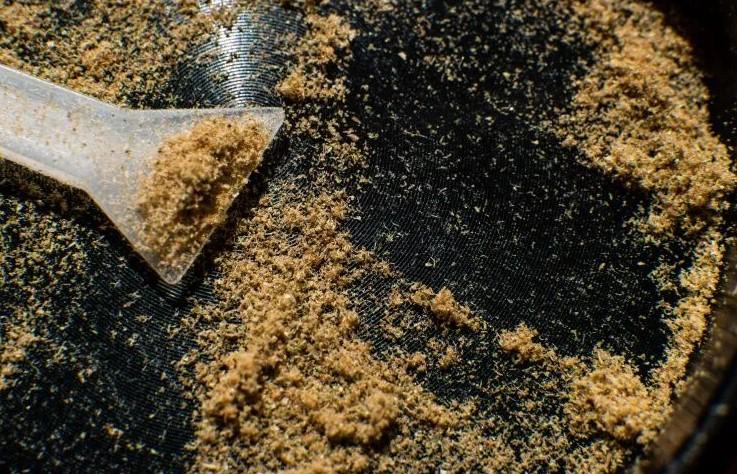 How to Decarb Kief: Temperature, Timing and Method