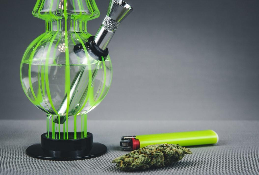 10 Easy Ways How to Make a Homemade Bong Safely
