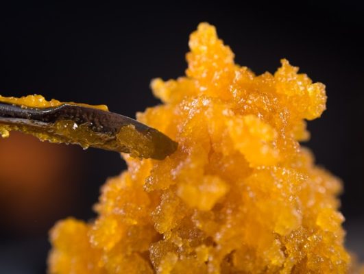 Wax : tout ce que vous devez savoir sur la cire de cannabis