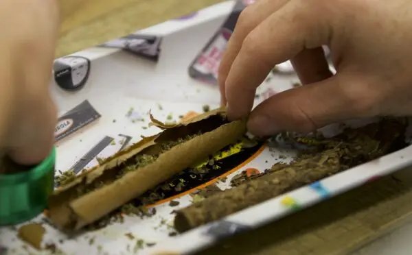 How to Roll a Blunt: Step-by-Step Guide