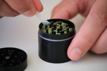 How to clean a weed grinder